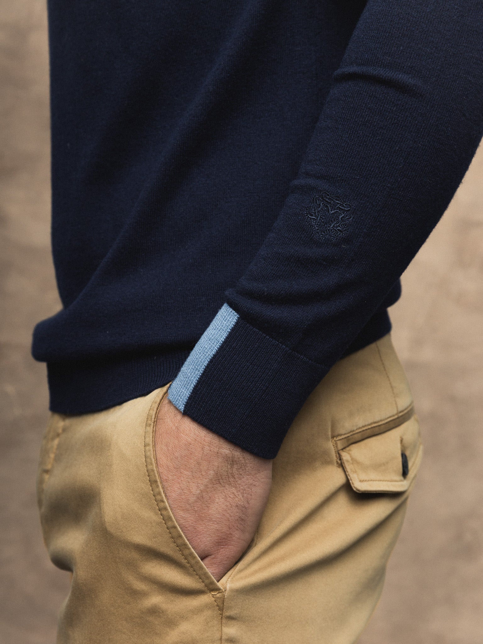 Modelshot / Navy / Detail